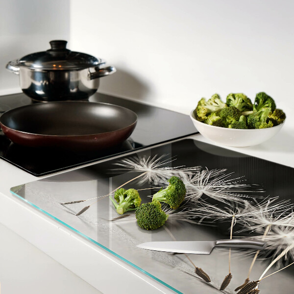 Tagliere in vetro con motivo di soffici denti di leone su sfondo monocromatico