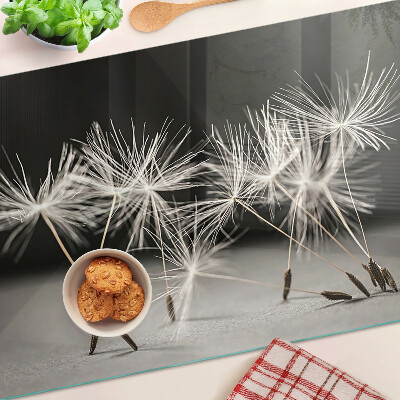 Tagliere in vetro con motivo di soffici denti di leone su sfondo monocromatico