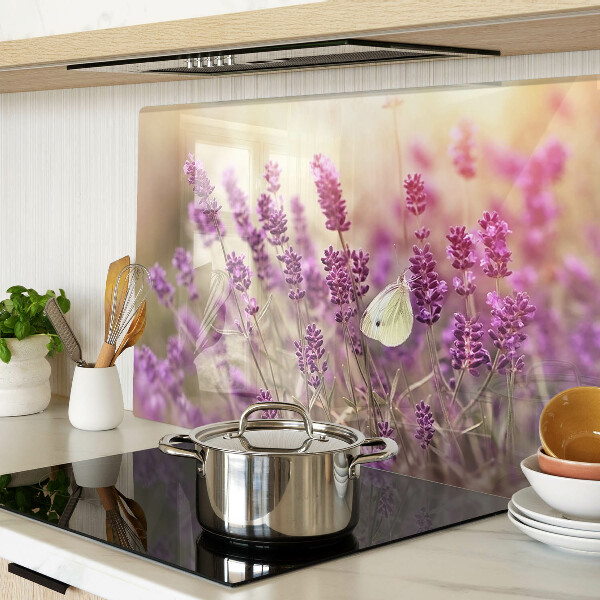 Tagliere in vetro temperato con stampa di un campo di lavanda con farfalla