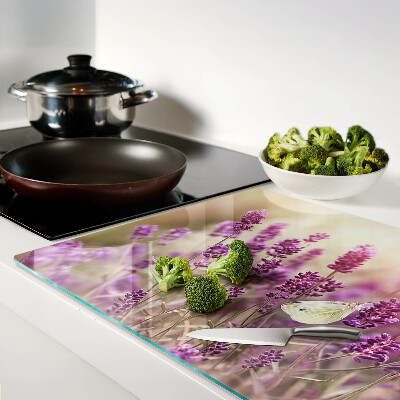 Tagliere in vetro temperato con stampa di un campo di lavanda con farfalla