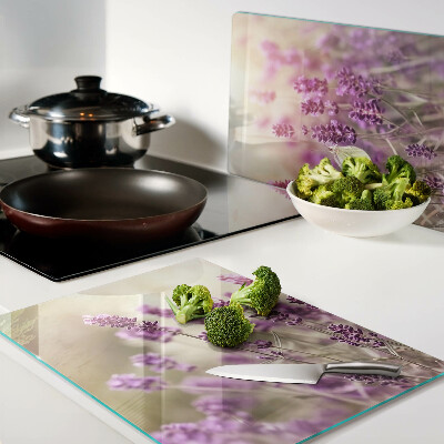 Tagliere in vetro temperato con stampa di un campo di lavanda con farfalla