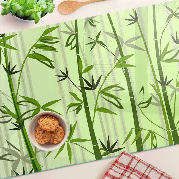 Tagliere in vetro temperato con superficie in bambù su fondo verde