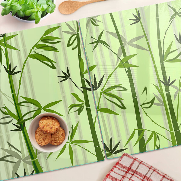 Tagliere in vetro temperato con superficie in bambù su fondo verde
