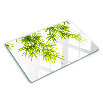 Tagliere in vetro temperato con motivo di foglie di bamboo sullo sfondo della finestra