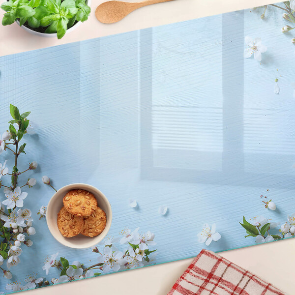 Tagliere in vetro con motivo floreale su fondo blu