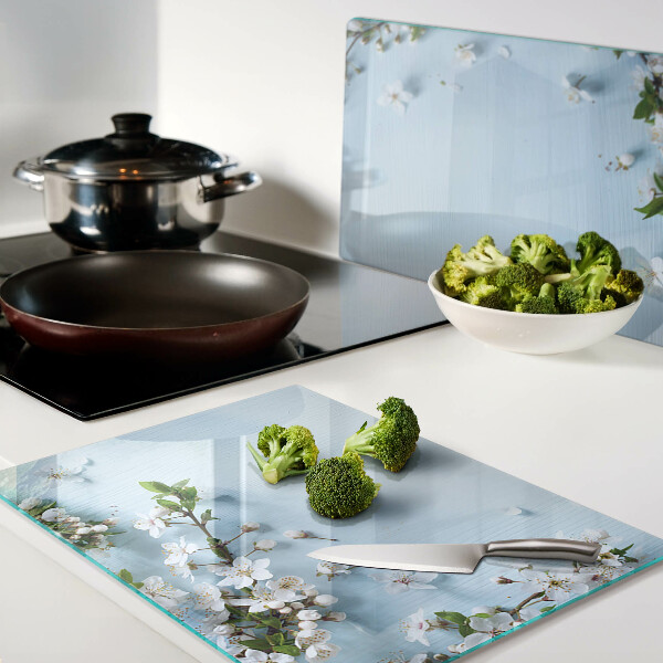 Tagliere in vetro con motivo floreale su fondo blu