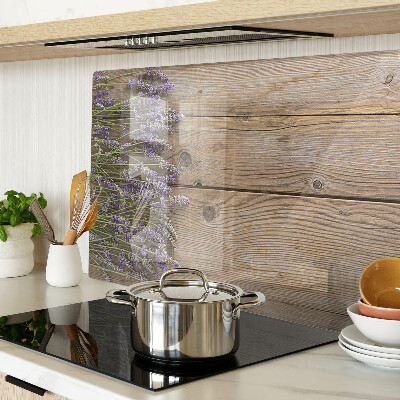 Tagliere in vetro temperato con stampa di lavanda su sfondo di legno