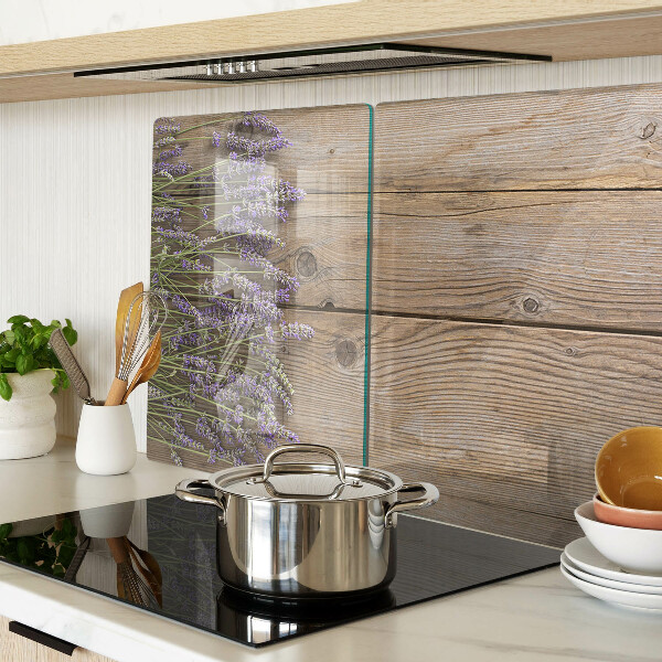 Tagliere in vetro temperato Lavanda su sfondo di legno