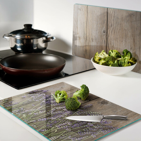 Tagliere in vetro temperato con stampa di lavanda su sfondo di legno