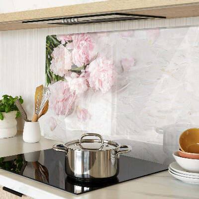 Tagliere in vetro temperato con decorazione di fiori di peonia su sfondo marmo