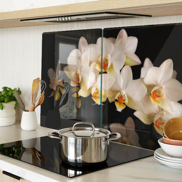 Tagliere in vetro con stampa di orchidee su sfondo nero