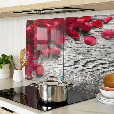Tagliere in vetro con motivo di rose e petali a forma di cuore