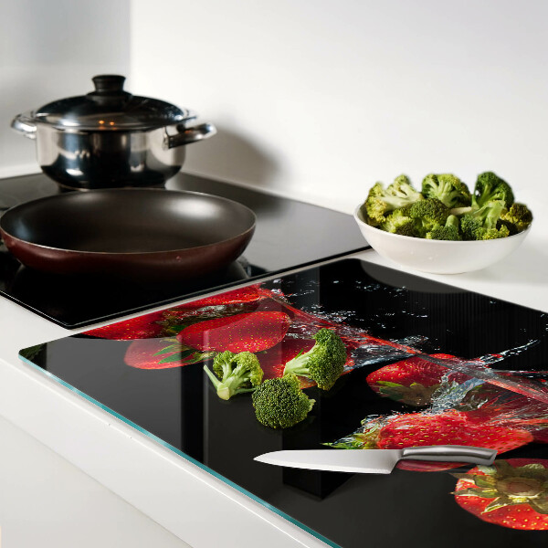 Tagliere in vetro temperato con stampa di fragole immerse nell'acqua