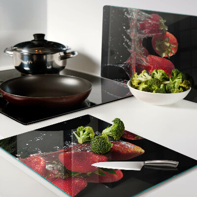 Tagliere in vetro temperato con stampa di fragole immerse nell'acqua