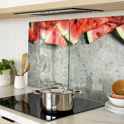 Tagliere in vetro temperato con decorazione a fette di anguria su sfondo grigio