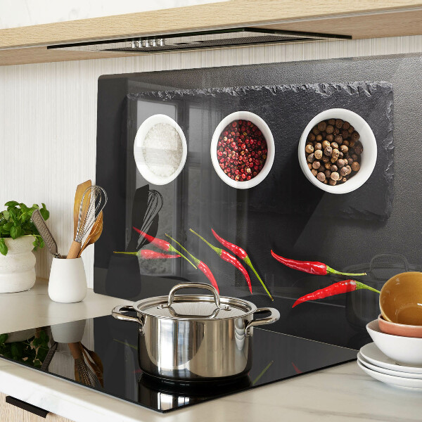 Tagliere in vetro temperato con stampa di spezie e peperoncini rossi