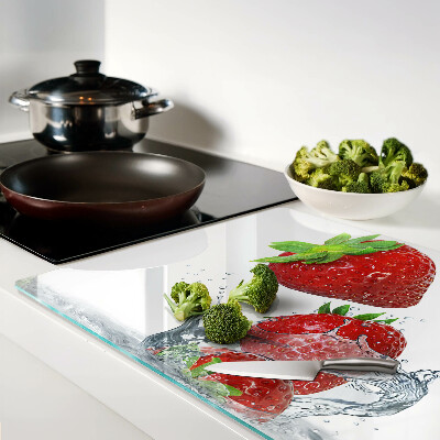Tagliere in vetro con motivo di fragole immerse nell'acqua