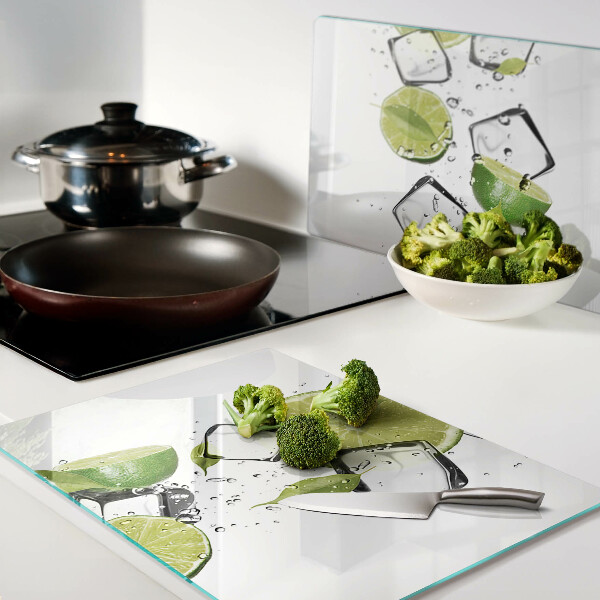 Tagliere in vetro con motivo di limoni immersi in acqua ghiacciata