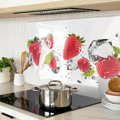 Tagliere in vetro con decorazione di fragole e effetto ghiaccio