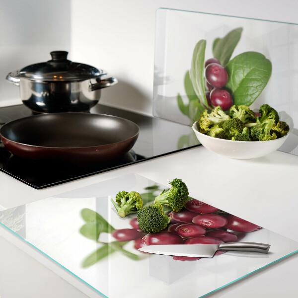 Tagliere in vetro con motivo di mirtilli rossi e foglie