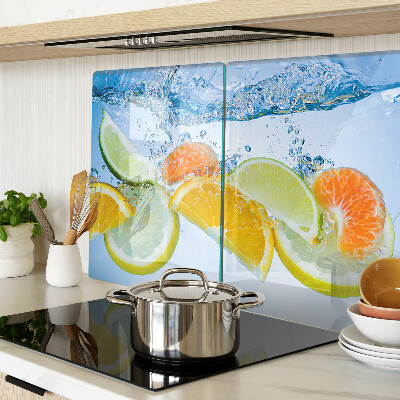 Tagliere in vetro con motivo agrumi immersi in acqua