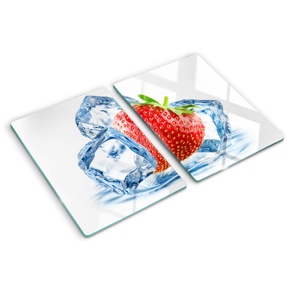 Tagliere in vetro con stampa a fragola immersa nel ghiaccio