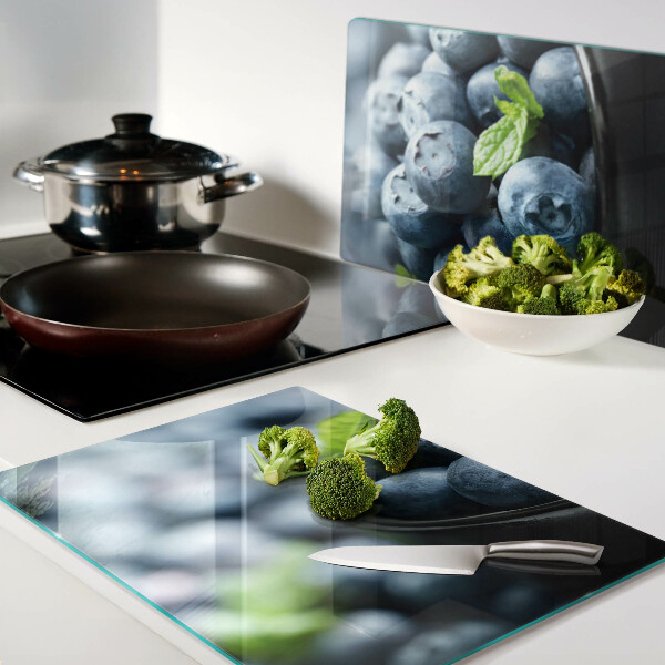 Tagliere in vetro temperato con stampa di mirtilli in una ciotola