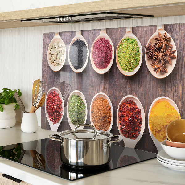 Tagliere in vetro con motivo di spezie nei cucchiai