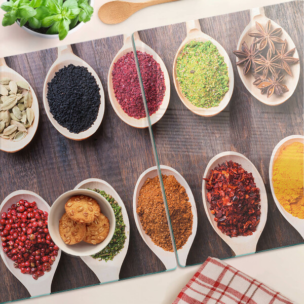 Tagliere in vetro con motivo di spezie nei cucchiai