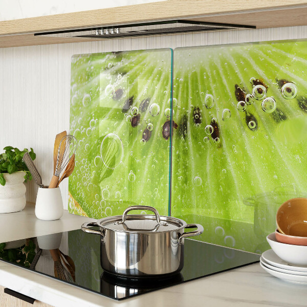 Tagliere in vetro con stampa di kiwi con gocce d'acqua