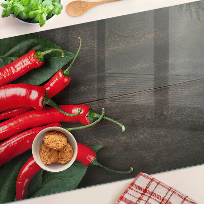 Tagliere in vetro temperato con stampa di peperoncini su sfondo di legno
