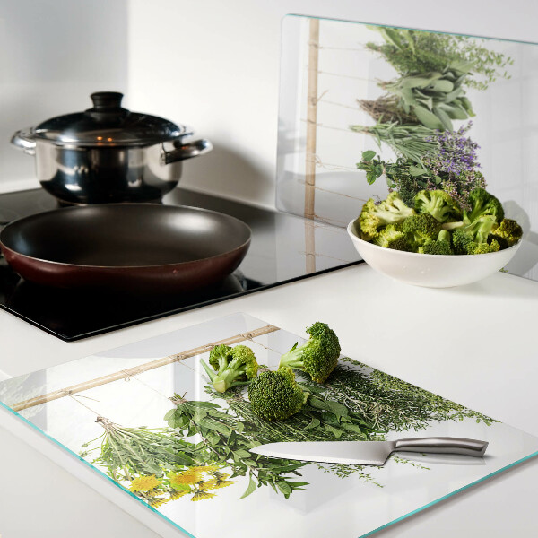 Tagliere in vetro temperato con stampa di erbe essiccate su sfondo a spago