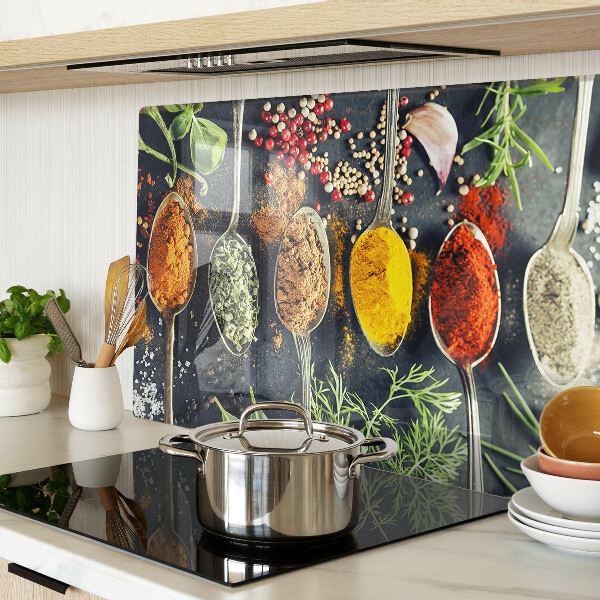 Tagliere in vetro con motivo di spezie nei cucchiai