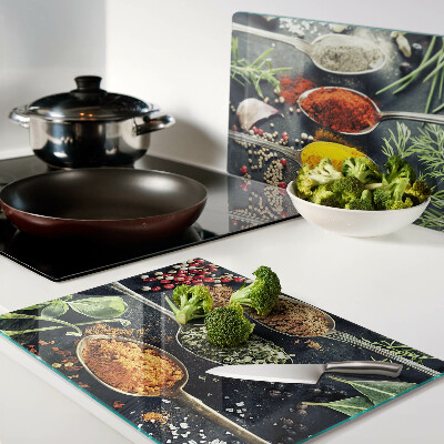 Tagliere in vetro con motivo di spezie nei cucchiai