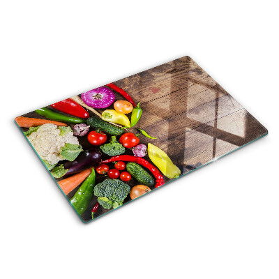 Tagliere in vetro temperato con stampa di verdure su sfondo di legno