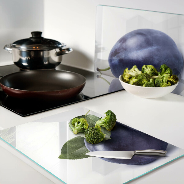 Tagliere in vetro con motivo di prugne e foglie