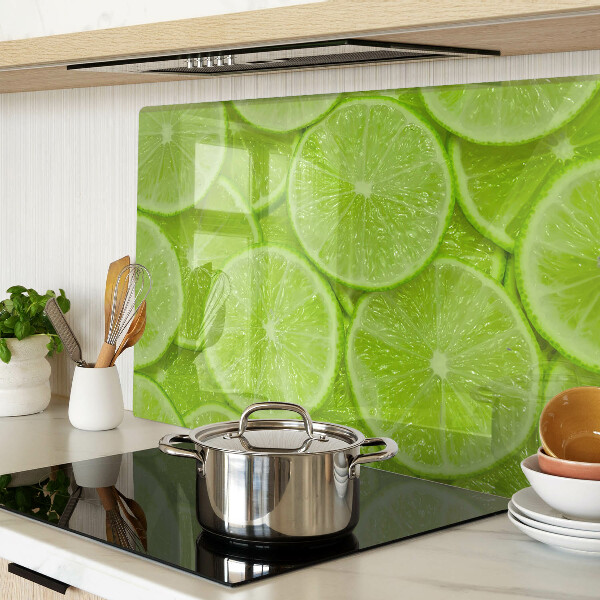 Tagliere in vetro temperato Fette di lime su sfondo verde