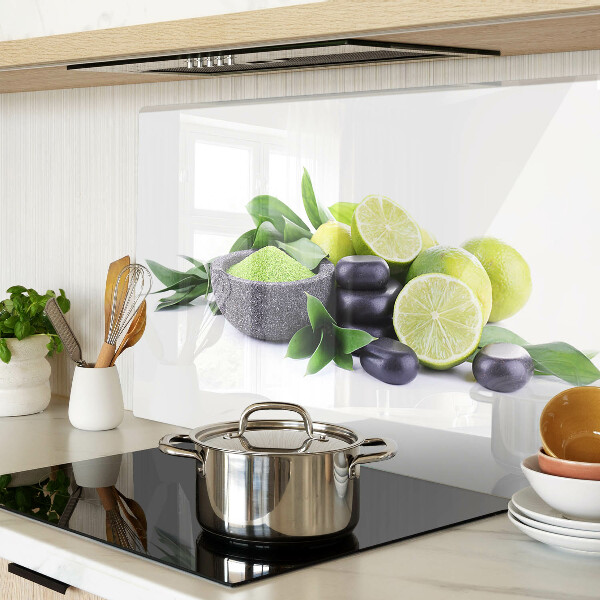 Tagliere in vetro con motivo di limoni e uva su sfondo verde