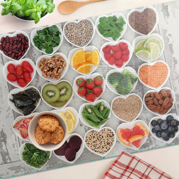 Tagliere in vetro temperato con decorazione a motivo di frutta e verdura a forma di cuore