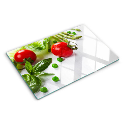 Tagliere in vetro temperato con stampa di verdure su sfondo di piano bianco