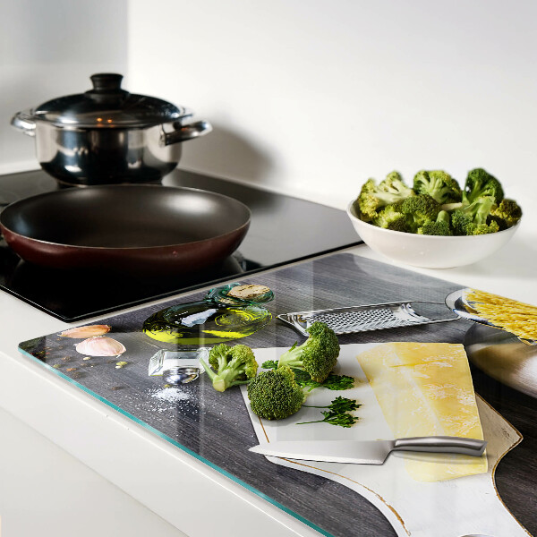 Tagliere in vetro accessori da cucina e ingredienti per la preparazione e il servizio