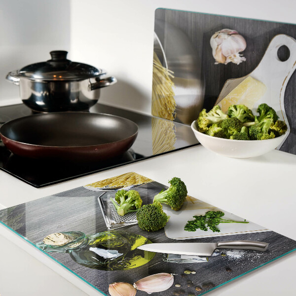 Tagliere in vetro accessori da cucina e ingredienti per la preparazione e il servizio