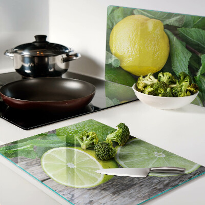 Tagliere in vetro temperato con decorazione di limoni e lime e foglie di menta