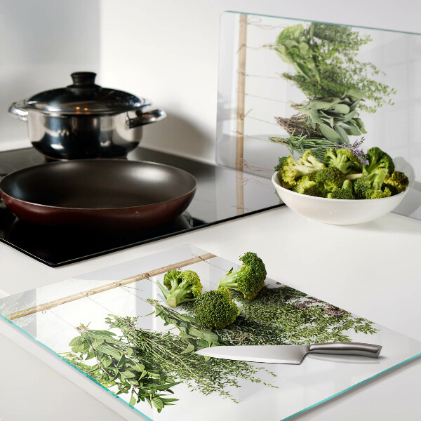 Tagliere in vetro temperato con stampa di erbe essiccate su sfondo a spago