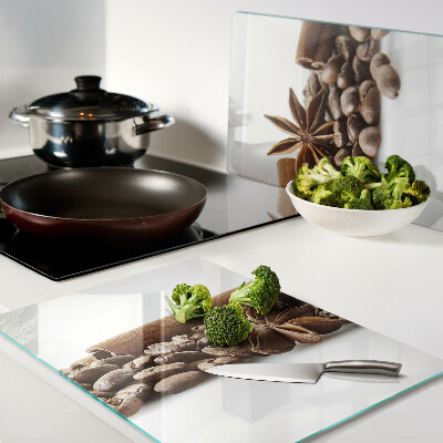 Tagliere in vetro con decorazione a spezie e chicchi di caffè