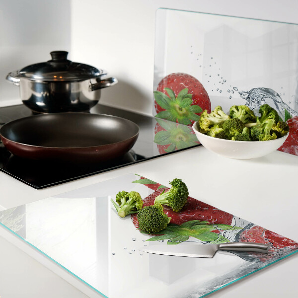 Tagliere in vetro temperato con motivo fragole immerse in acqua