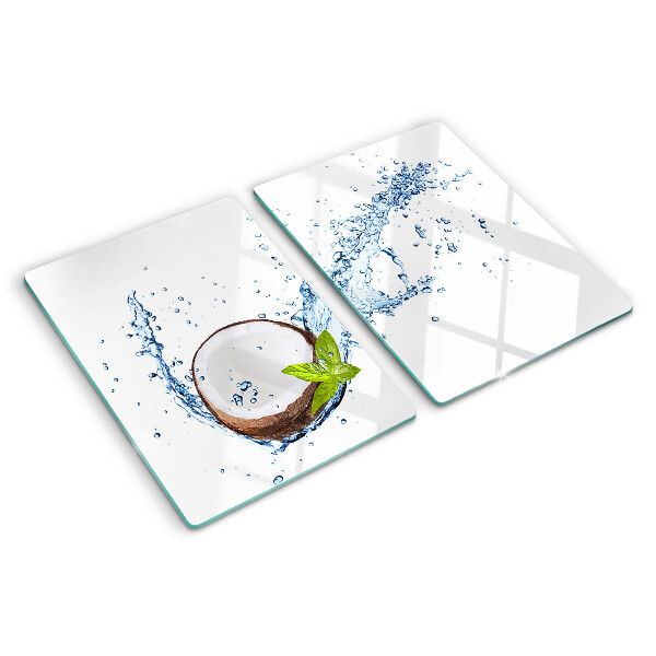Tagliere in vetro con stampa a tema cocco immerso in acqua con foglie di menta