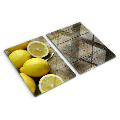 Tagliere in vetro con stampa di limoni su sfondo di legno