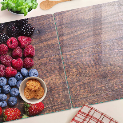 Tagliere in vetro temperato con stampa di frutti di bosco su sfondo di legno