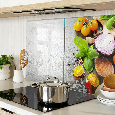 Tagliere in vetro con stampa degli ingredienti da cucina e delle erbe